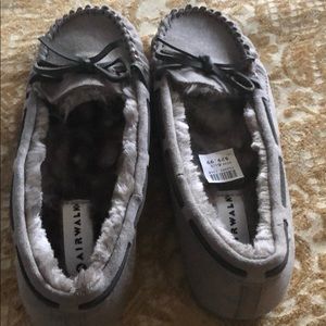 New grey women’s Airwalk slippers